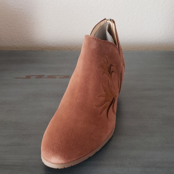 Kenneth Cole Reaction Bootie - Picture 3 of 5